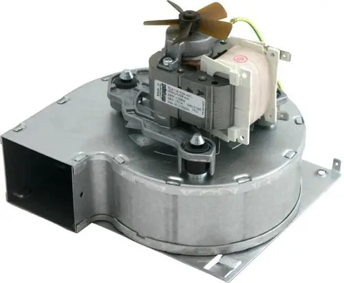 Abgasventilator mit Metallgehäuse und integriertem Motor. Geeignet für Heizungsanlagen, erkennbar an der Bauform, verwendet in Wolf-Produkten.
